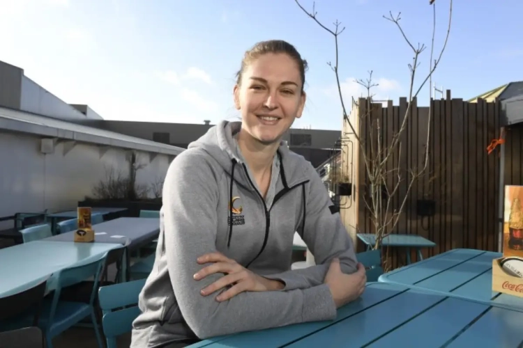 🎥 Emma Meesseman en Julie Allemand staan meteen met de rug tegen de muur in de WNBA Playoffs